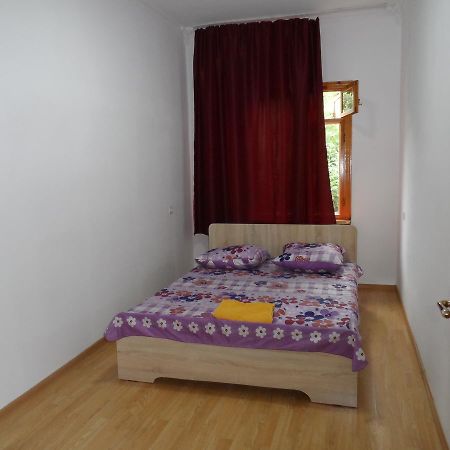 Freedom Hostel Алма Ата Екстериор снимка